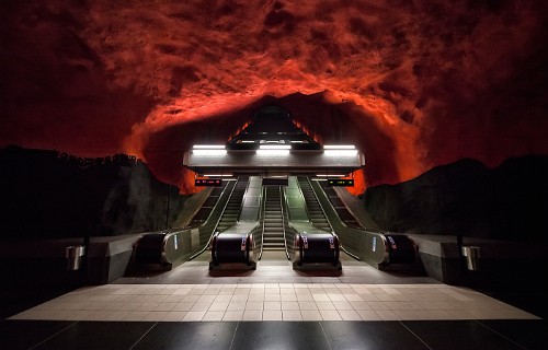 T-Bana oder auch Tunnelbana genannt. Sie ist die Metro Stockholms - Erleben Sie die wohl längste unterirdische Kunstausstellung der Welt. Jeder dieser Bahnhöfe…